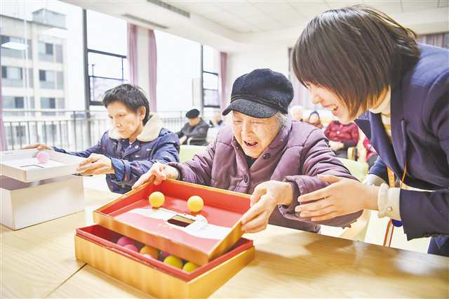 养老护理员，为何“难找难招难留住”