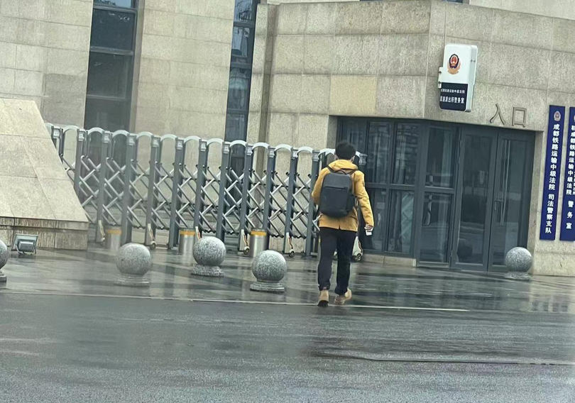 成都地铁被“诬陷偷拍”案当事人：目前已经是第三次调解 女生仍未出席