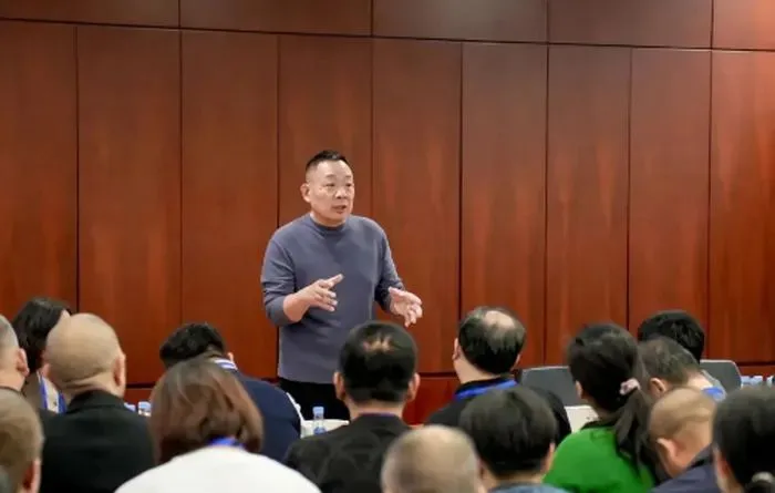 热搜爆了！年薪最高15万，招209人收到3万多份简历！胖东来回应985女生应聘没进面试