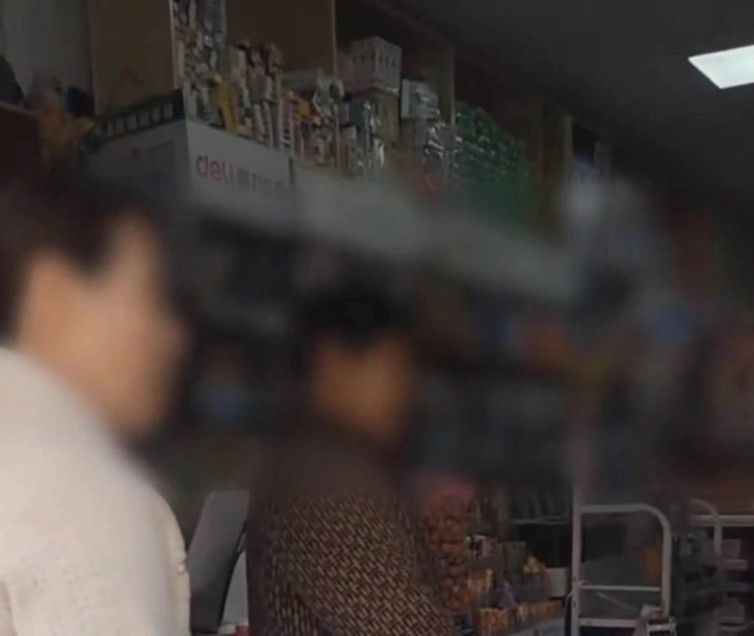 女孩偷拿商品遭店主训斥后自杀？警方回应已立案，律师解读争议