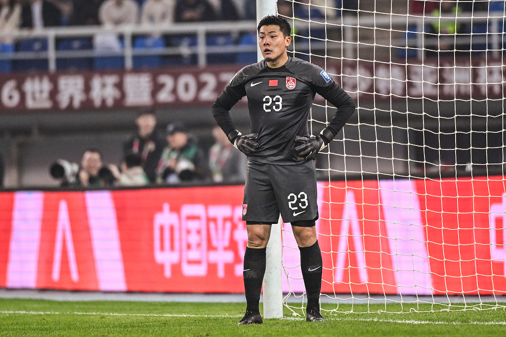 终于赢了！武磊梅开二度！国足4-1新加坡，下一场决战泰国