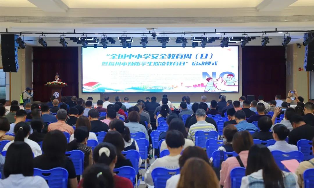 福州一学校在厕所装报警器：喊“打人了、救命”可触发报警