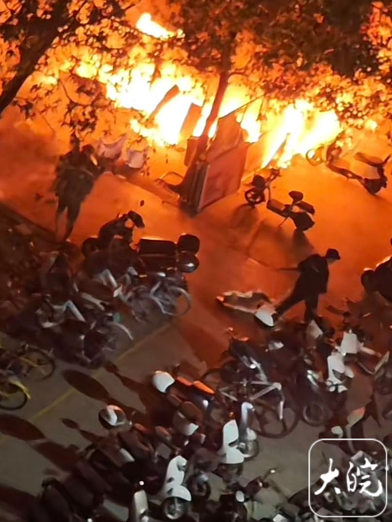 中南大学辟谣宿舍楼起火：系宿舍楼外堆放杂物的地方着火