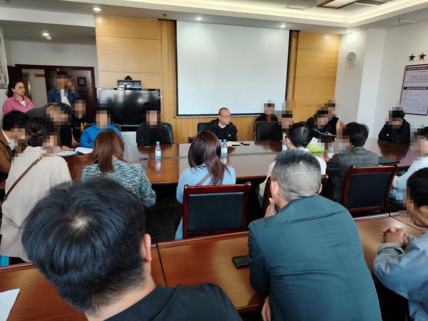 3月25日，蔡家岗司法所组织社区矫正对象集中教育学习。