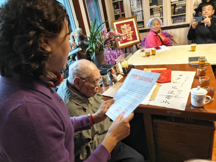 缅怀马识途|“110岁的马老听到来自忠县老家的贺信，笑嘻了”