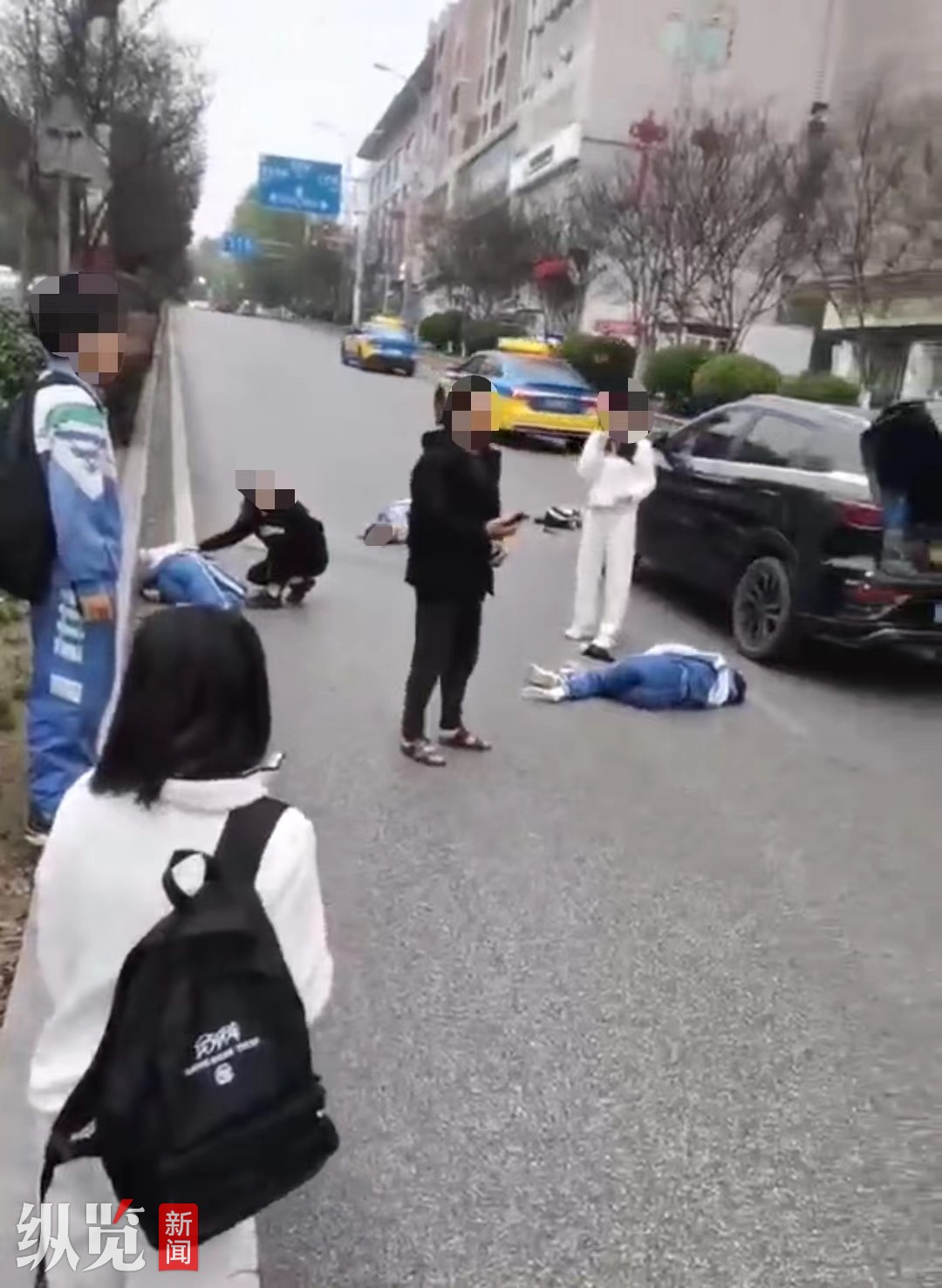 贵州一地多名学生被车辆撞倒，交警：受伤学生已送医，没有生命危险