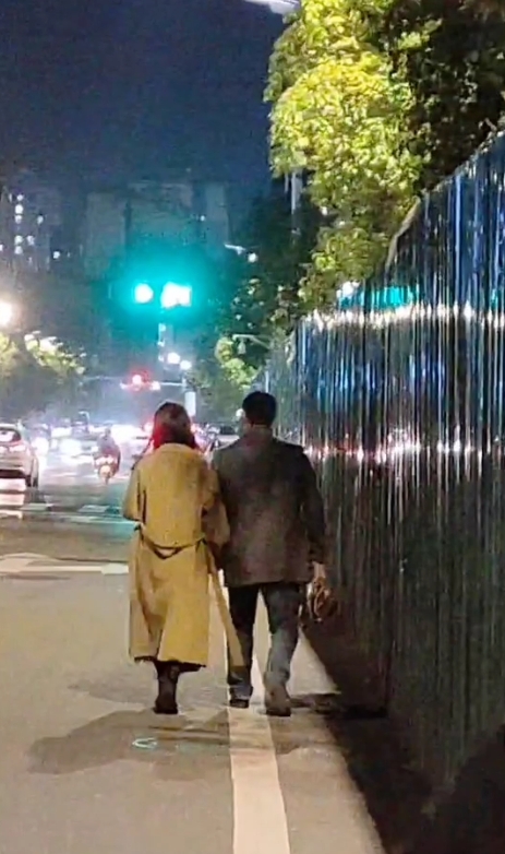 南充市统计局一职工被举报婚内出轨，曾连续入选当地模范家庭，官方通报