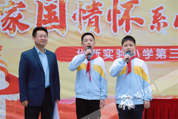 李书记和体育部长一起宣布体育文化节开幕