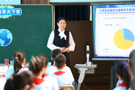 劳卫小学李敏捷执教 《关心国事天下事》。学校供图 华龙网发