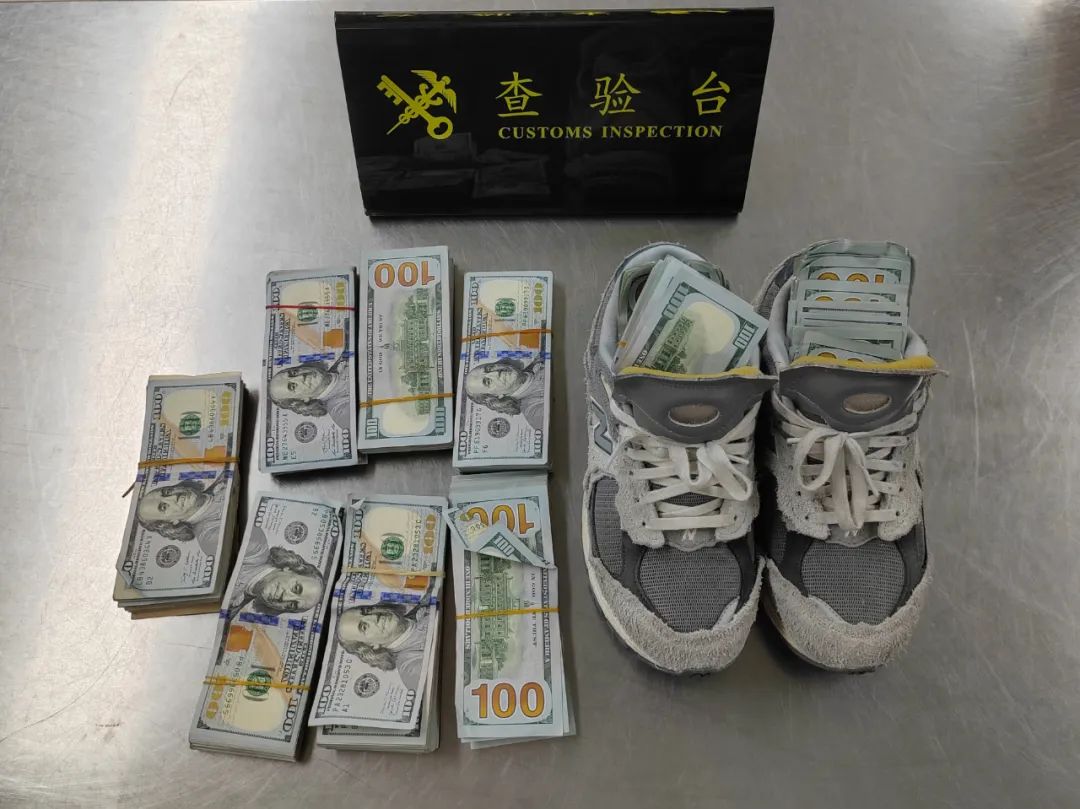 一旅客在鞋底等藏8.86万美元出境被海关查获