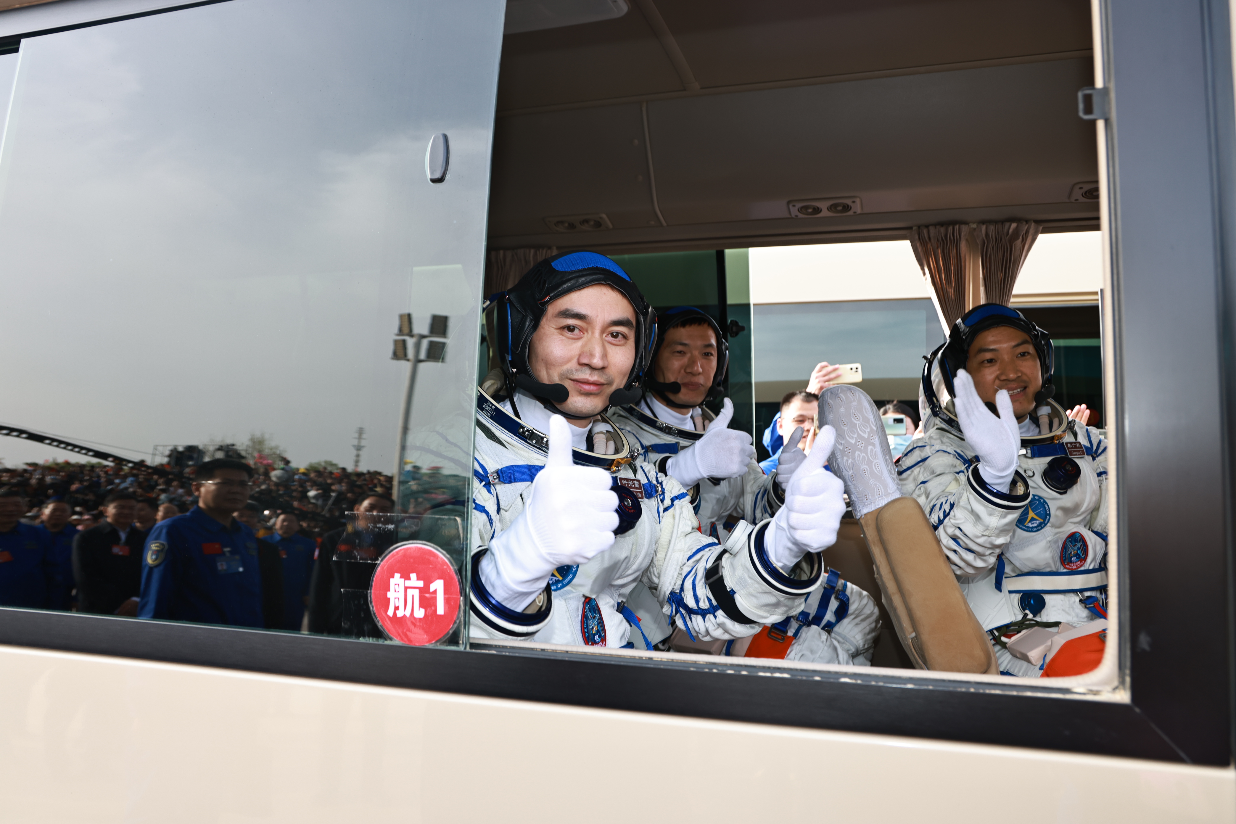 叶光富、李聪、李广苏3名航天员领命出征