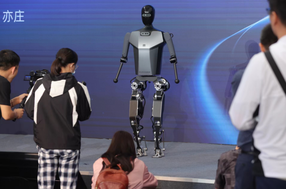 全球首个！纯电驱拟人奔跑全尺寸人形机器人来了