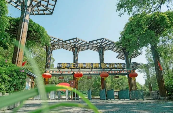 荆州一景区“楚国王族免票、贵族半价”引争议 当地文旅局：并非封建