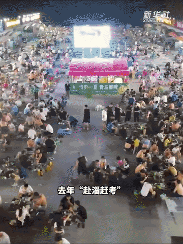 清明假期 淄博烧烤又现“客满”