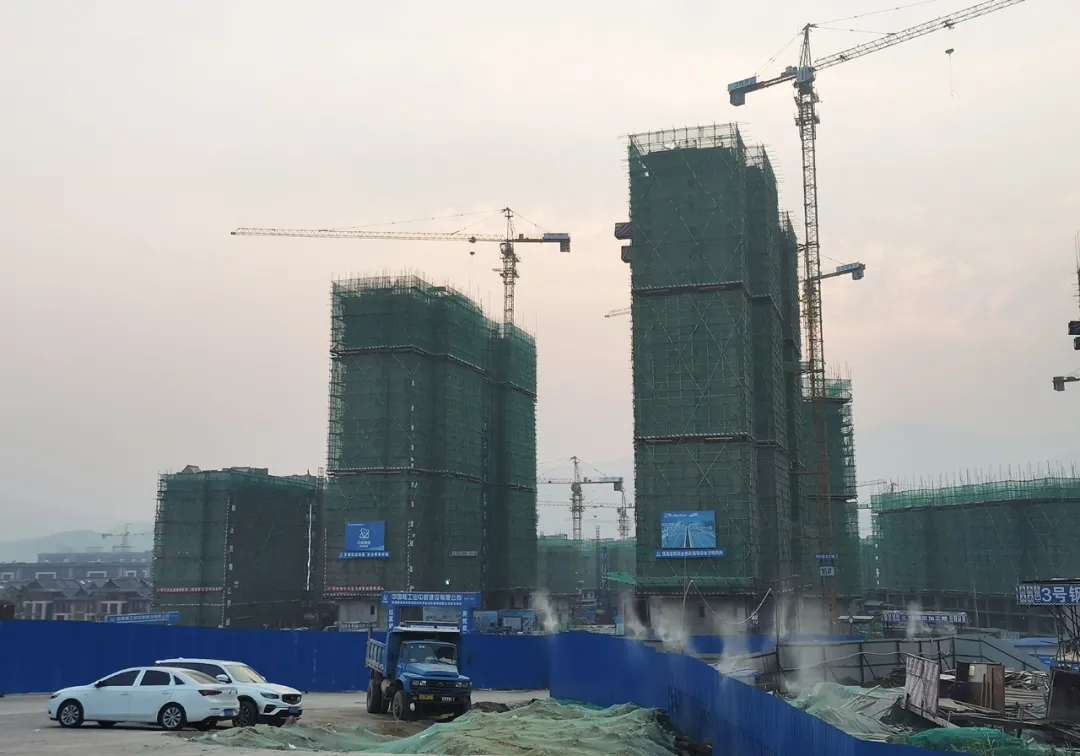 5个人直播1个月卖了30套，门店15个人仅卖3套！这座旅游名城，卖房基本靠“直播”