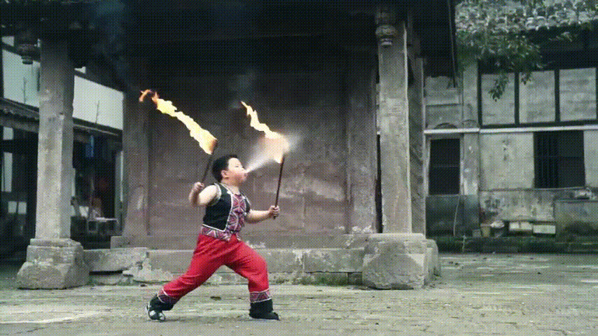 永川“喷火娃”火了！年龄6岁，艺龄3年~