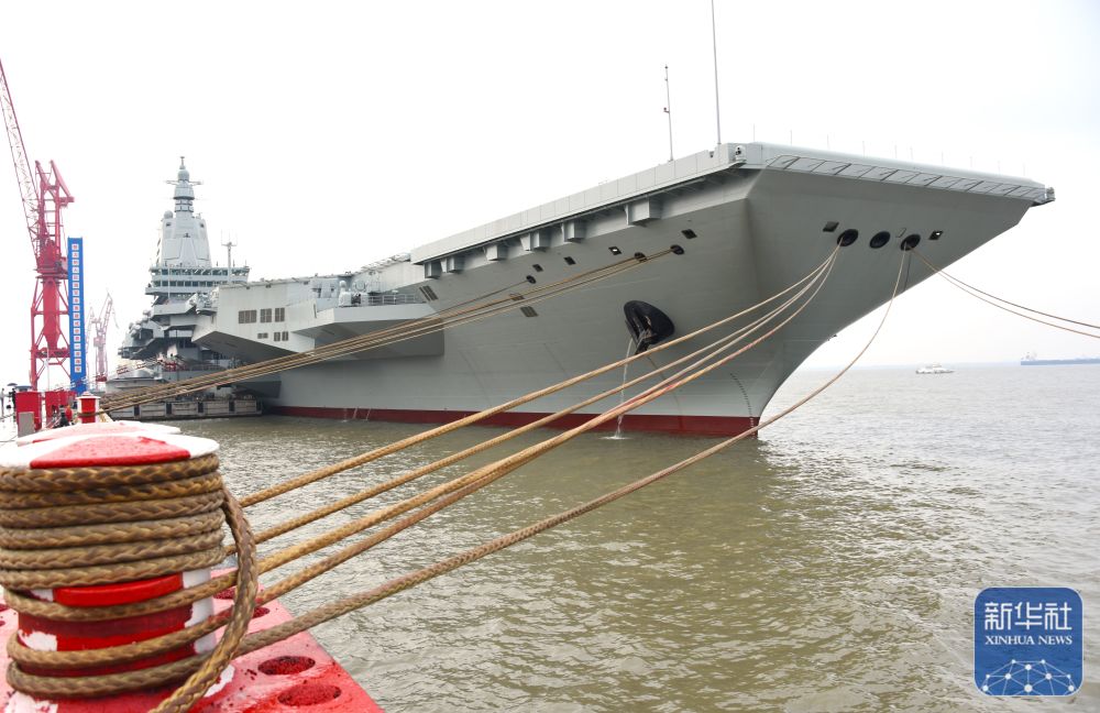 中国海军福建舰出海开展首次航行试验