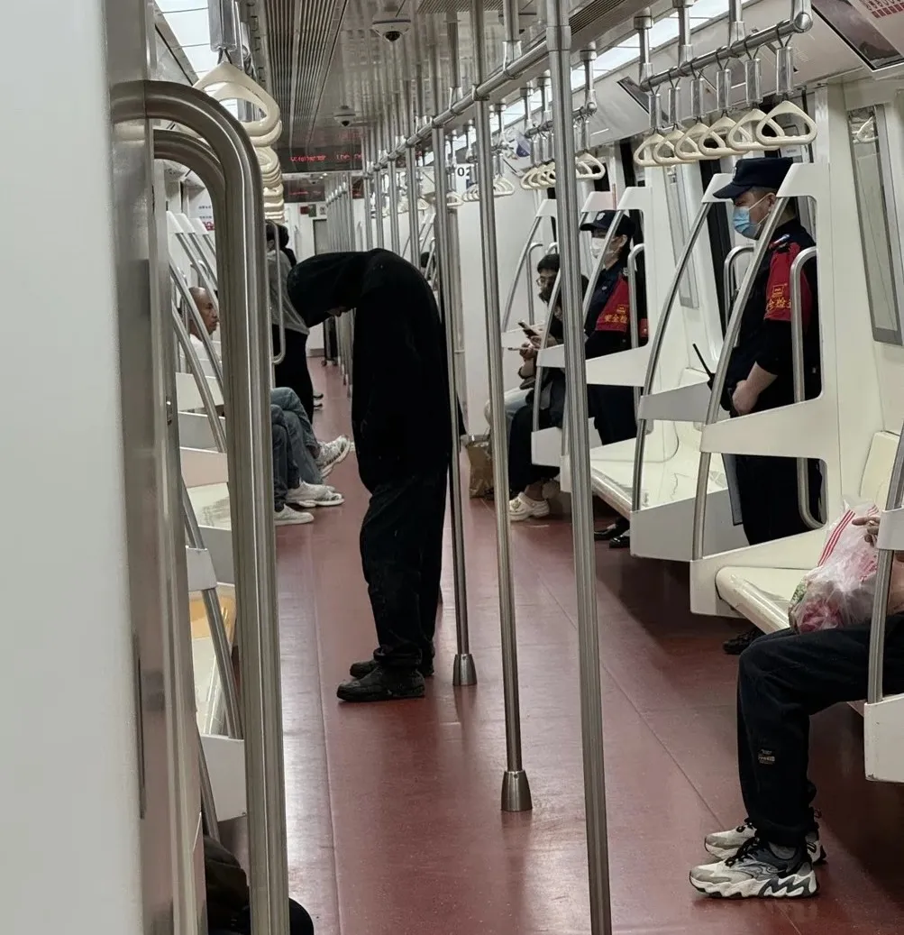 西安地铁黑衣男子身份确定!已送返原籍
