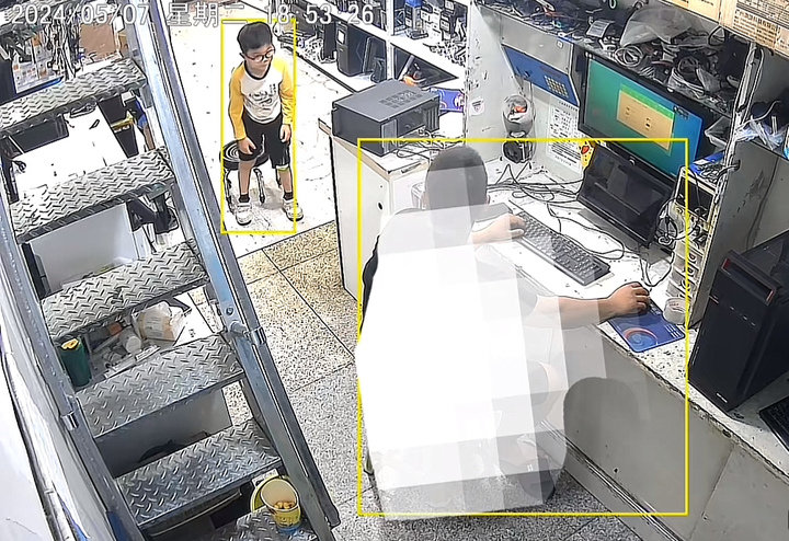 他只是“开花晚了一点”，浙江男孩走路全网点赞，这一幕爸妈等了9年