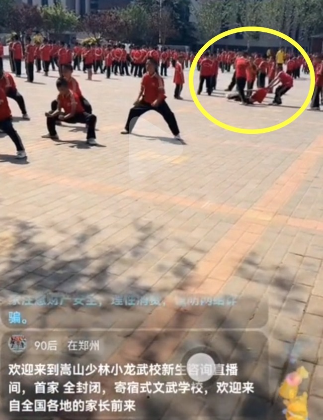 河南一知名武校直播时疑似小孩被霸凌？校方回应：一场误会