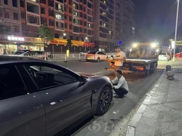 刚买未满一个月的小米SU7现“刹车故障”,车主称救援电话无人接听,售后:软件误判