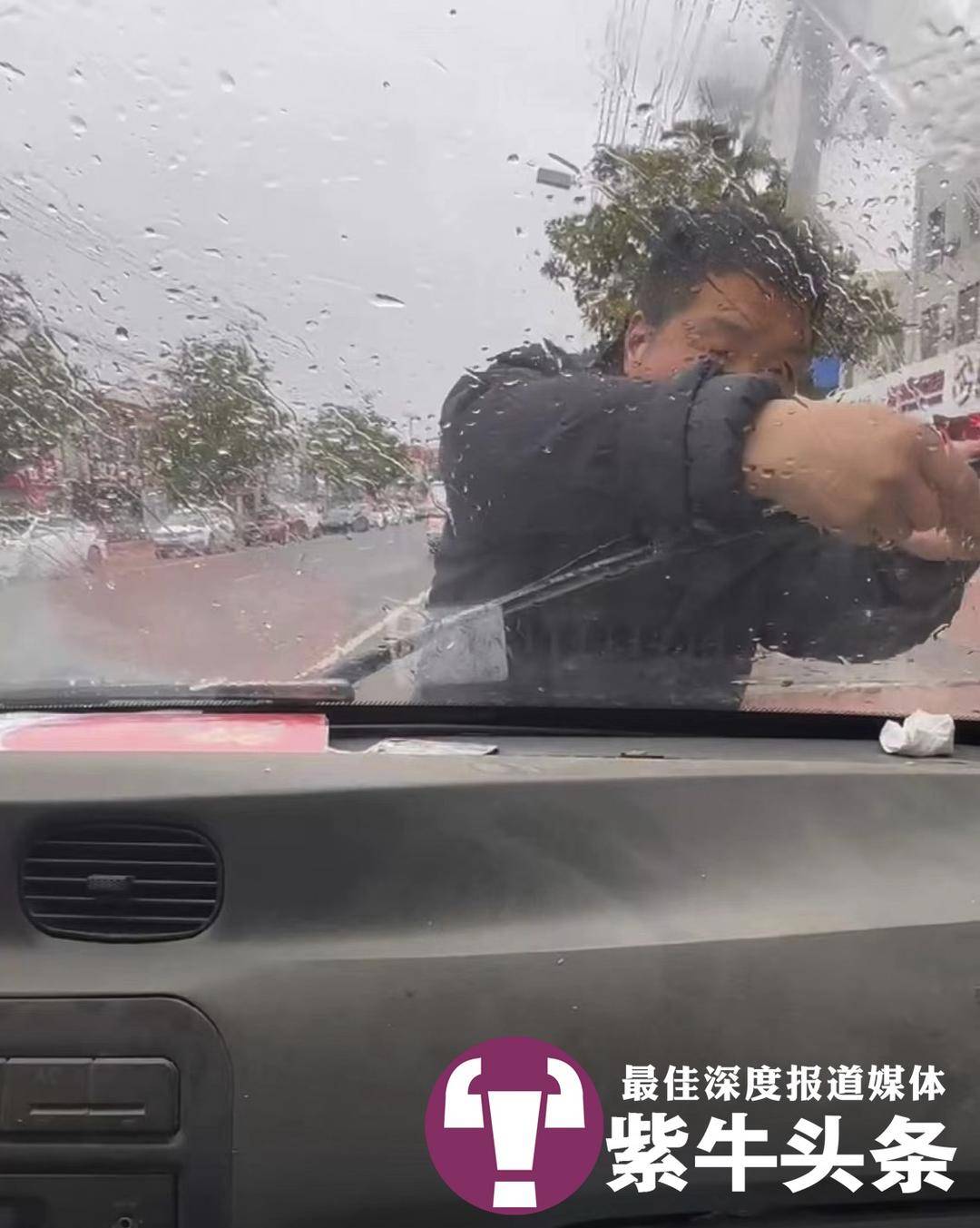 对话给父亲买车的“打游戏小伙”：感谢父亲让我试错，现在已改行做电商