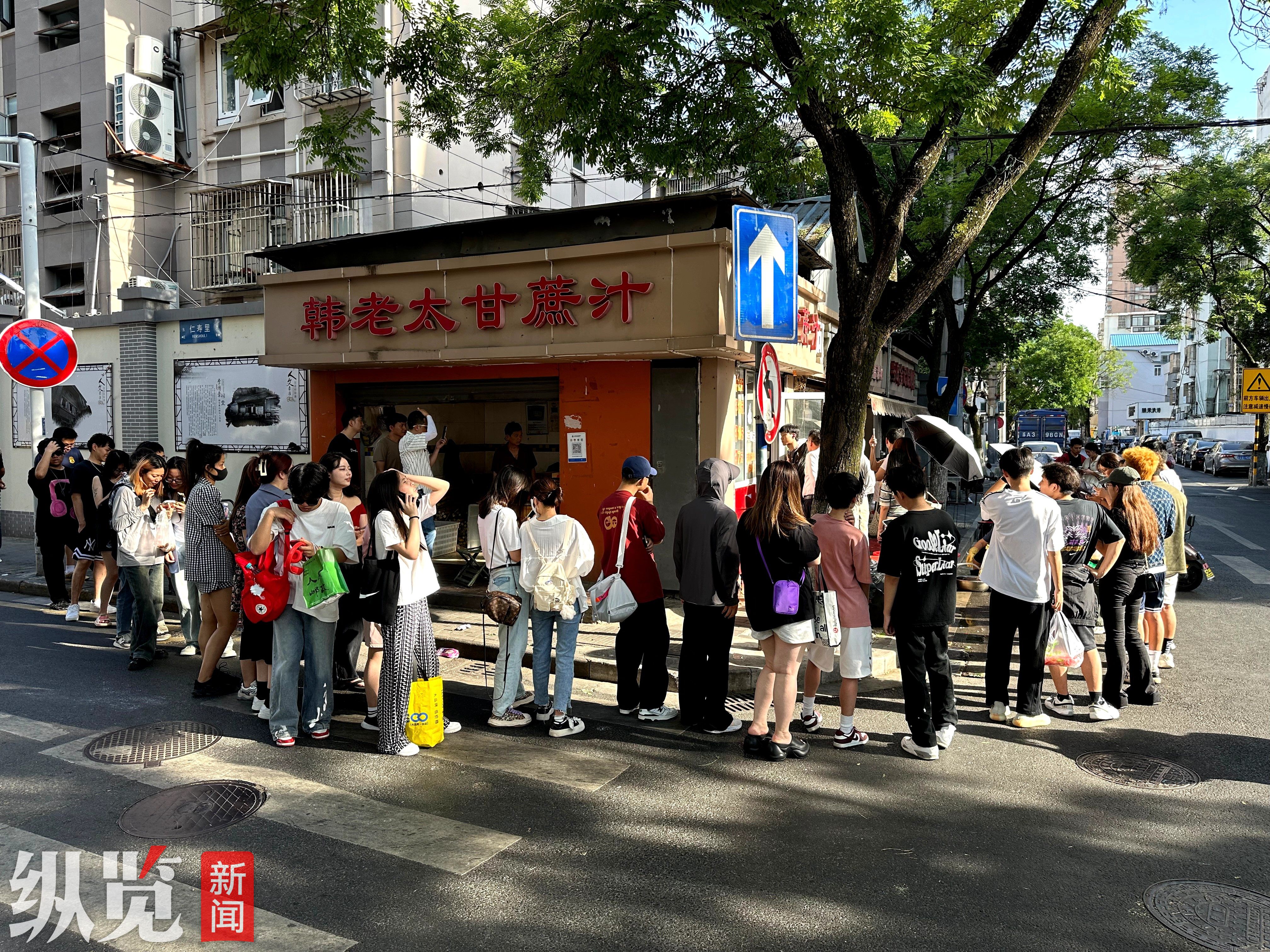 街道办回应“南京阿姨10元手冲咖啡爆火”：希望不要过度围观，让其自然生长最好