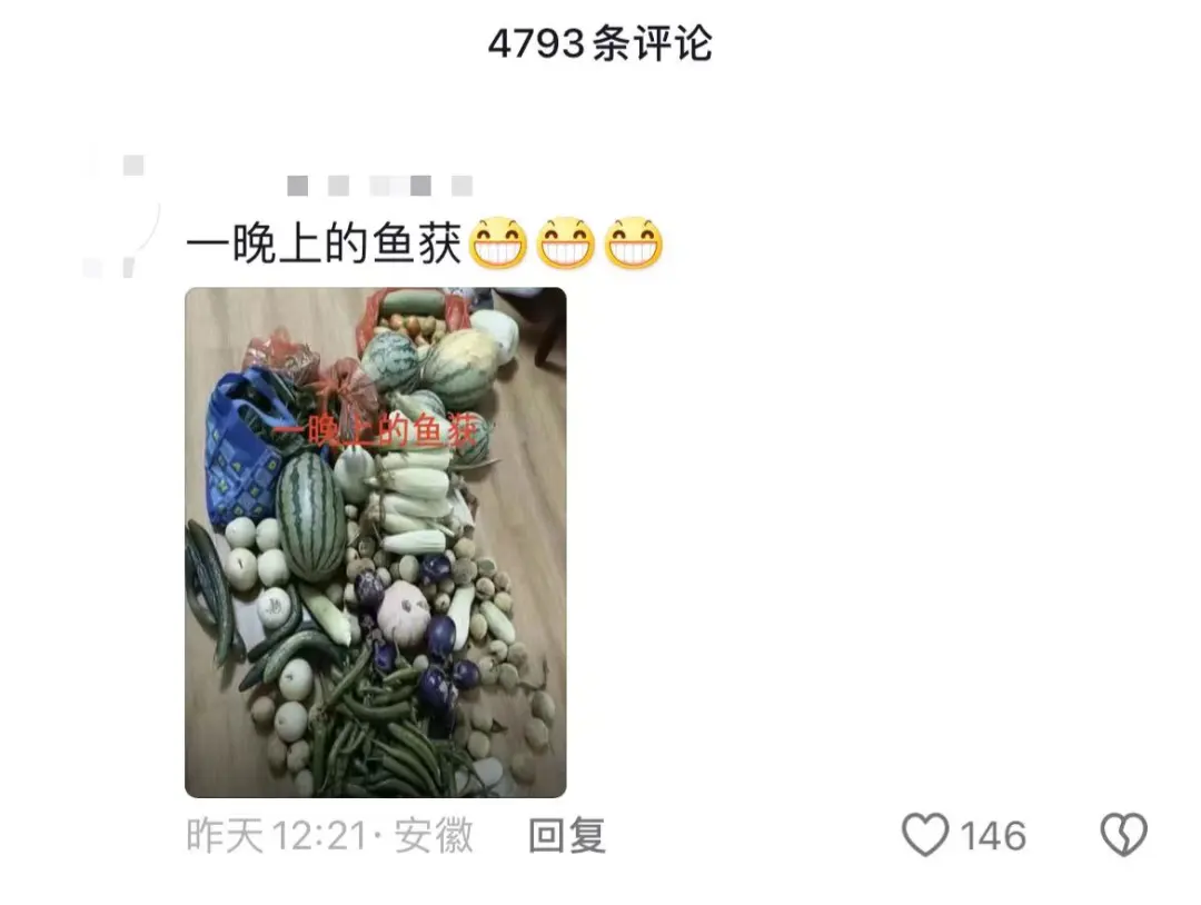 男子钓中20斤大鱼被拉入水中，钓鱼场：人和鱼都上岸了