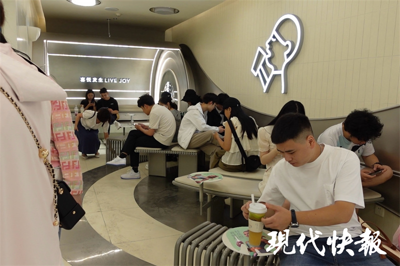 降价、联名、加盟……新茶饮圈的“焦虑”掩不住了？