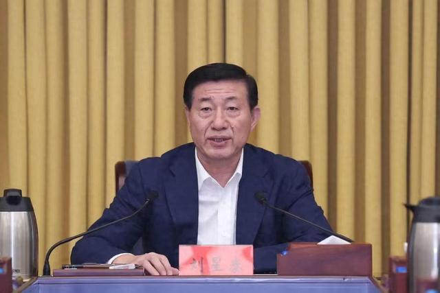 再打一“虎”,曾对腐败问题拍桌子