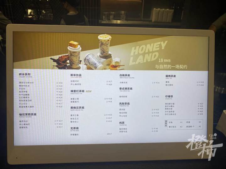 “出轨”“劈腿”，网红奶茶店广告被批低俗，紧急撤下