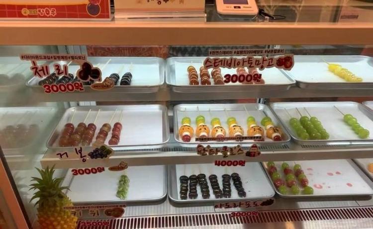曾在韩国爆火的糖葫芦遇冷 中国店主：去年一天卖百万韩元现在只卖80串