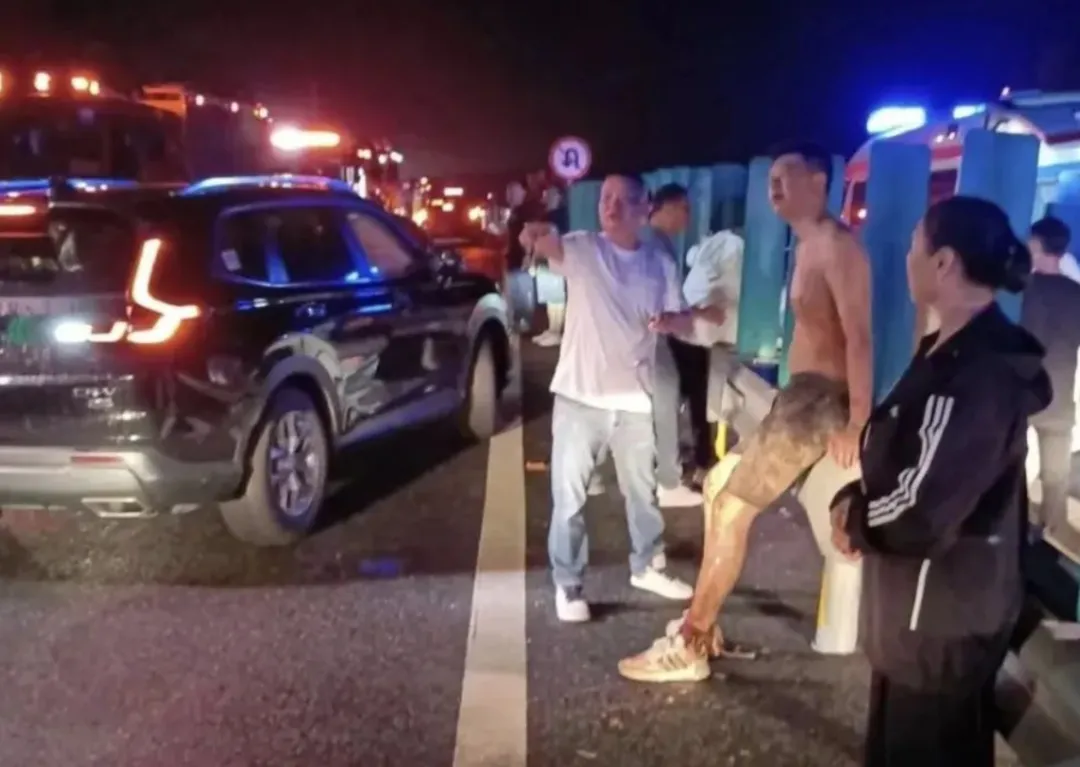 他冲向塌方处救下6人,最小的仅3岁……