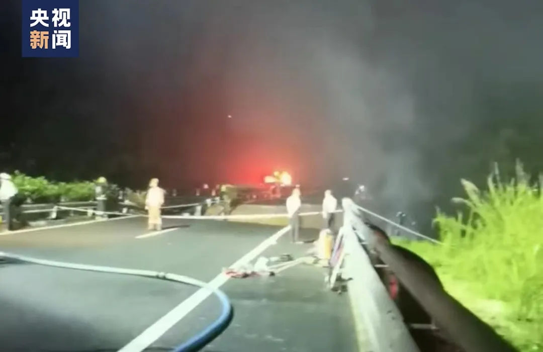 他冲向塌方处救下6人,最小的仅3岁……