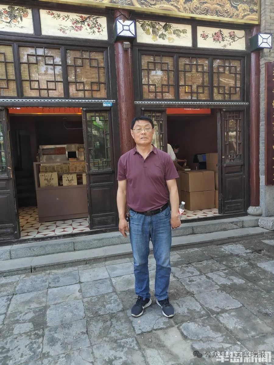 1辆、2辆 ……16辆!济青高速上这一幕被刷屏点赞!多位热心司机讲述经过