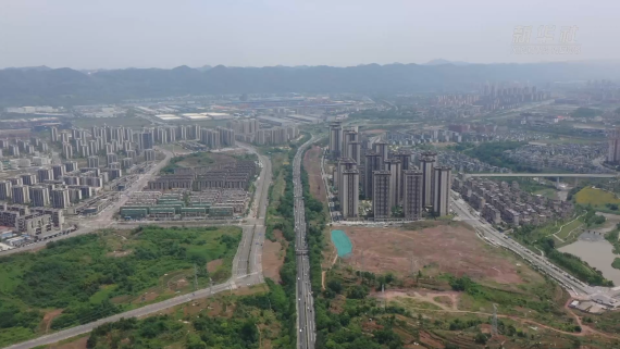 重庆国际物流枢纽园区运行繁忙