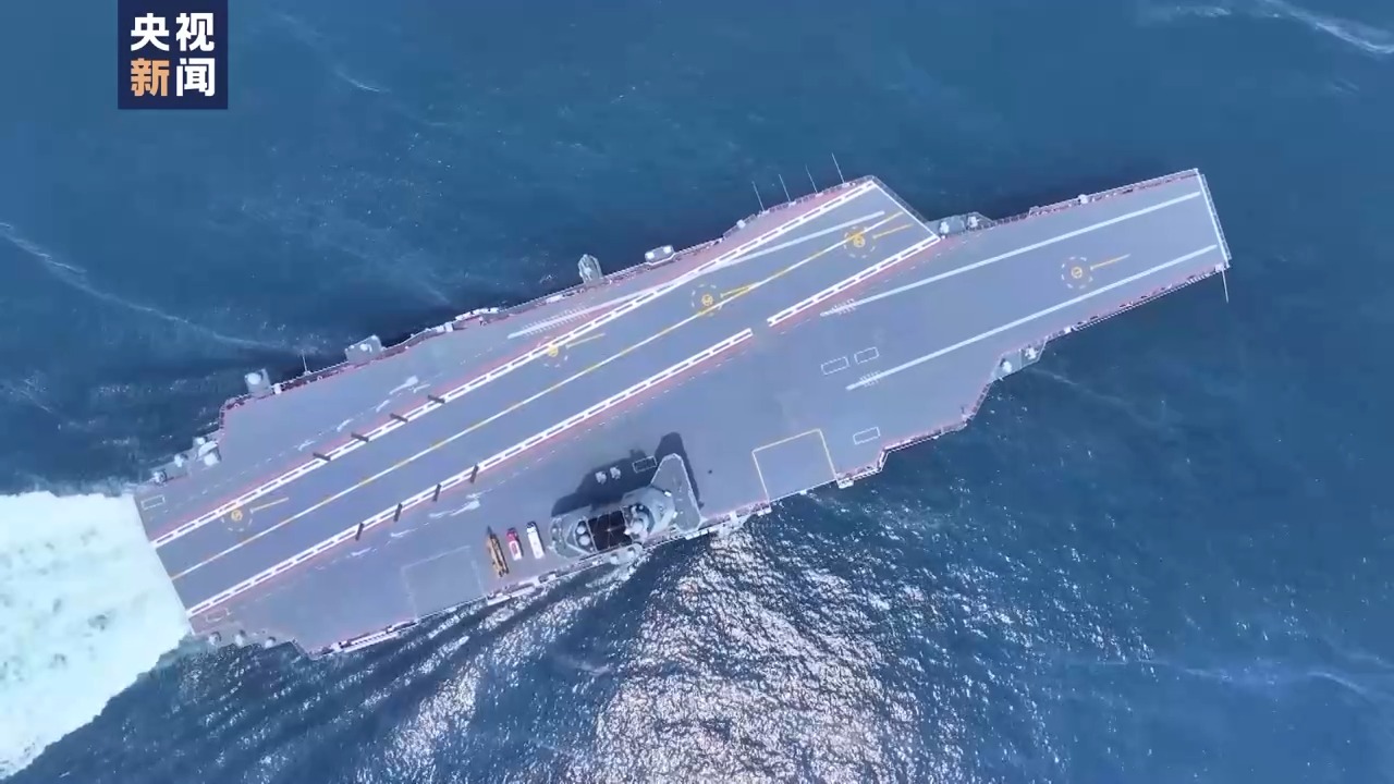福建舰成功完成首次海试