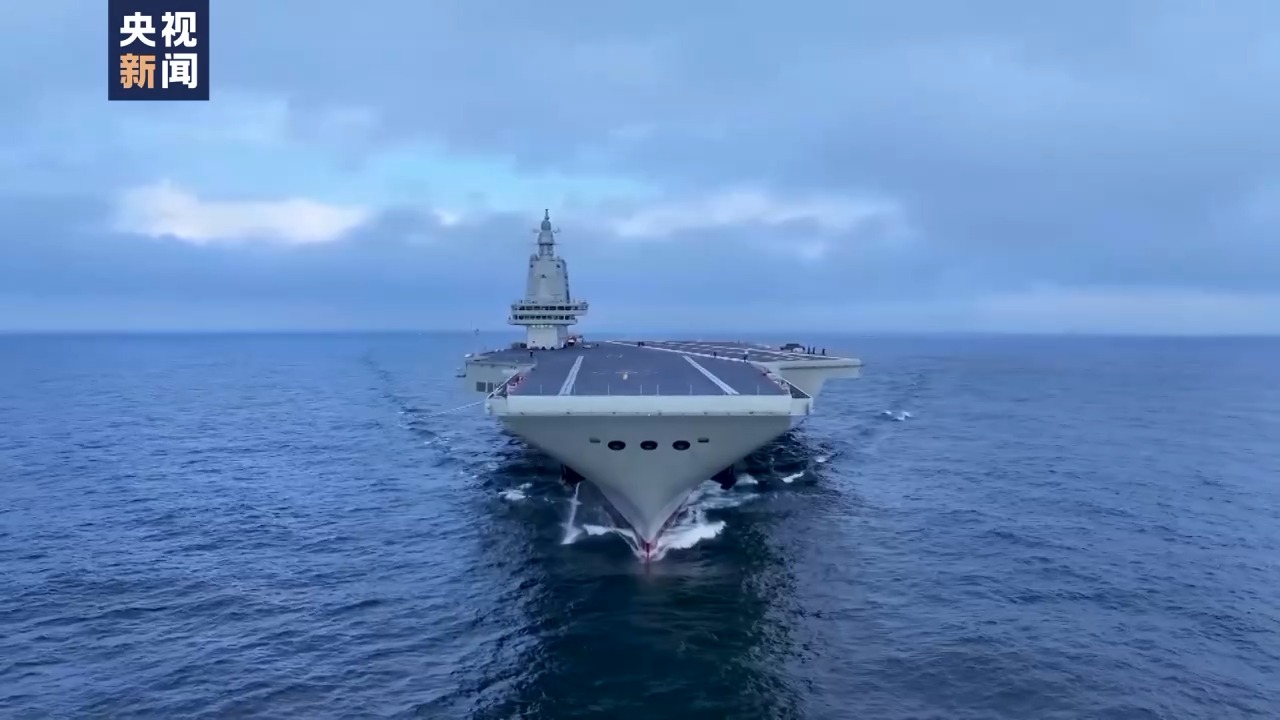 福建舰成功完成首次海试
