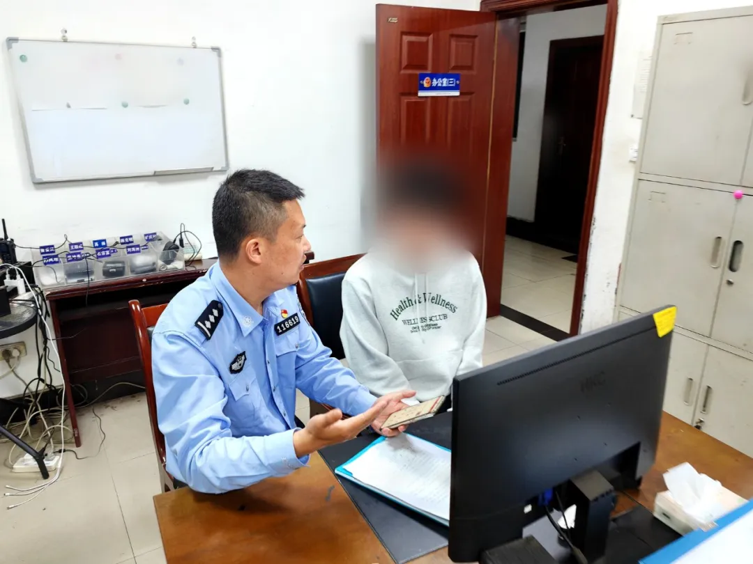 精神小伙儿骑行炫技还高调炫耀,交巡警依法严处!