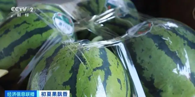 云南昆明榴莲大量上市,部分价格跌破每斤10元