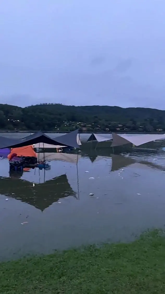 露营地回应游客醒来睡在水里：雨太大我们也没想到