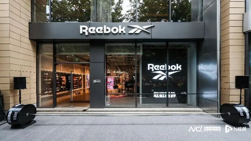 热搜！100亿元卖了，百年历史知名品牌被“抄底”，顶流明星代言，国内风靡一时！为何突然不火了？
