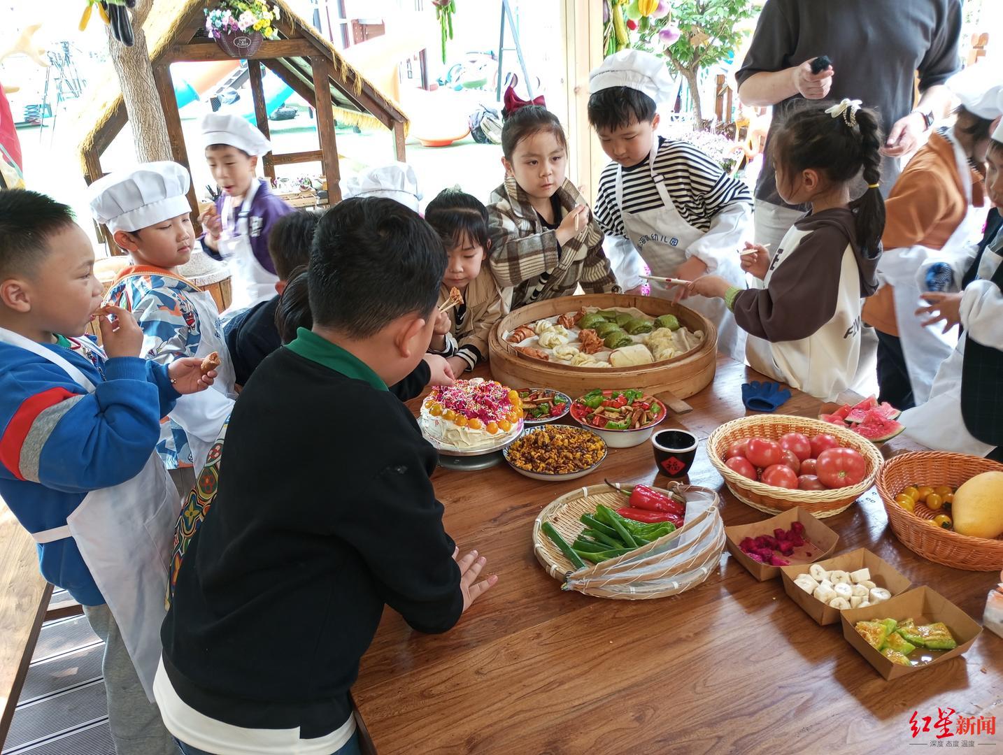 探访徐州网红幼儿园：萌娃变身“大厨”，“6岁，有3年工作经验”
