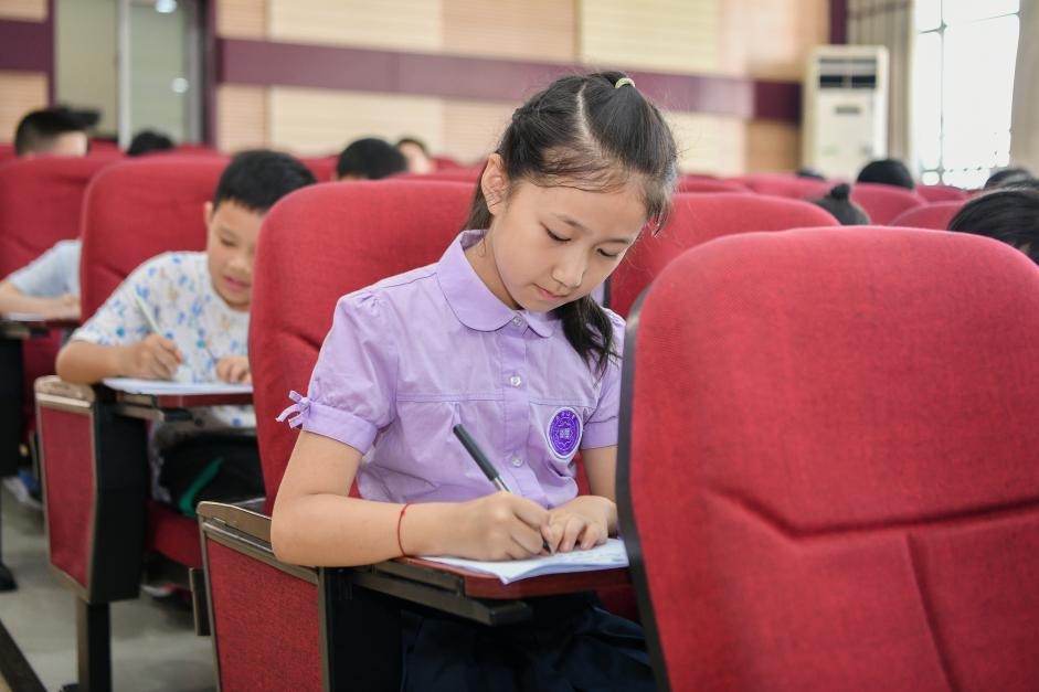 2024年华龙网小记者年度选拔走进重庆市南开小学