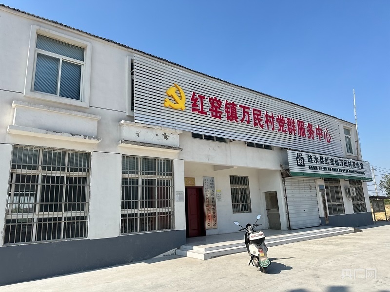 同村人谈姜萍家境：姐姐打3份工，父亲做保洁干巡逻每月补贴900元