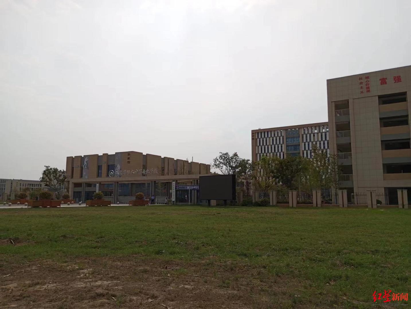 姜萍初三数学老师回忆：她不是数学最好的学生，但比较有兴趣