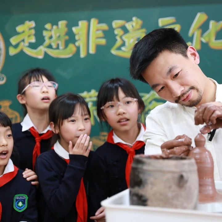 “国潮”起风时·文创篇 |文创产品、非遗技艺、国风体验……国潮风劲吹 圈粉年轻人