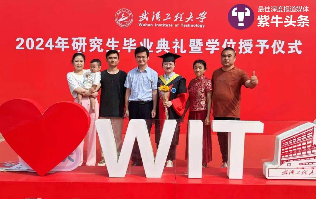 女孩和父母相继患癌，12年后，一家人齐聚在她的博士毕业典礼上