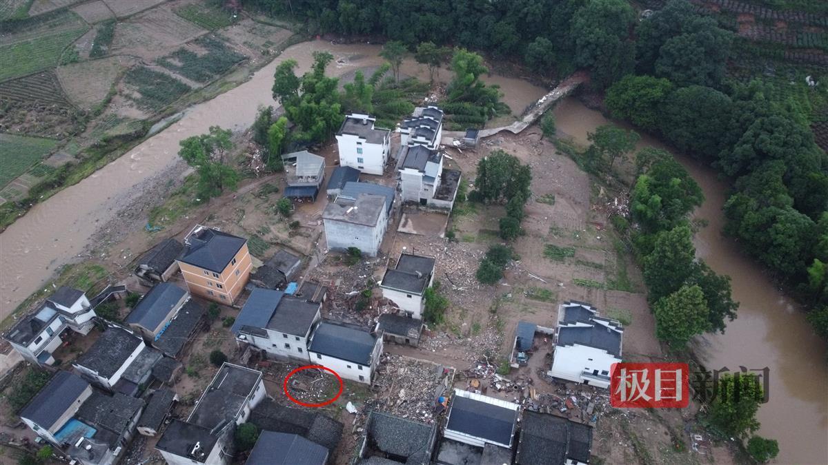 男子洪水中救母遇难 母亲：他将我举上屋顶，自己却被卷走
