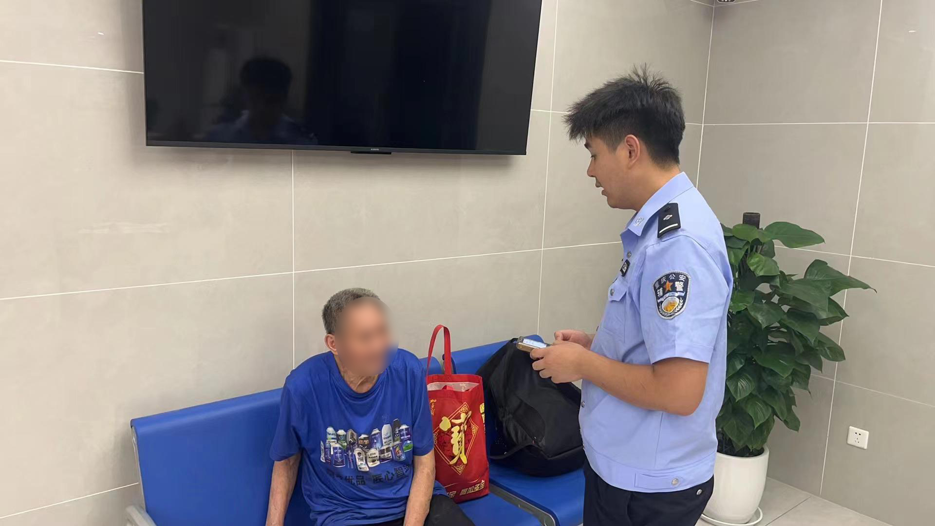 1辅警陈矩伙询问老人情况